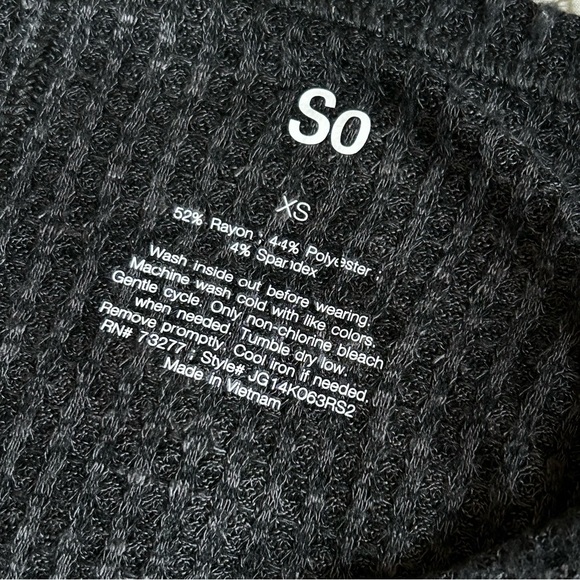 SO Dark Gray Women's Scoop Neck Sweater size extra small XS winter trending - Picture 4 of 4